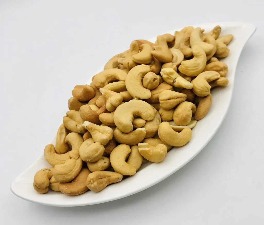 مكسرات كاجو محمص ومملح